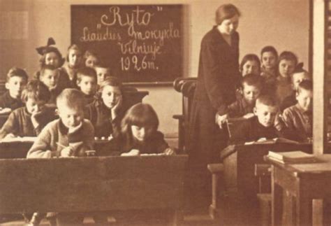 Istorinė nuotrauka iš lietuviškos mokyklos