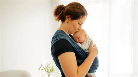 Vaizdinė schema, iliustruojanti siūlomų motinystės ir tėvystės pašalpų dydžių padidėjimą.