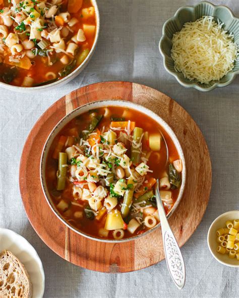 Sveiki ingredientai makaronų sriubai