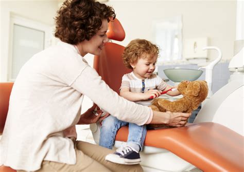 vaiko dantų priežiūra nuo pirmųjų dienų