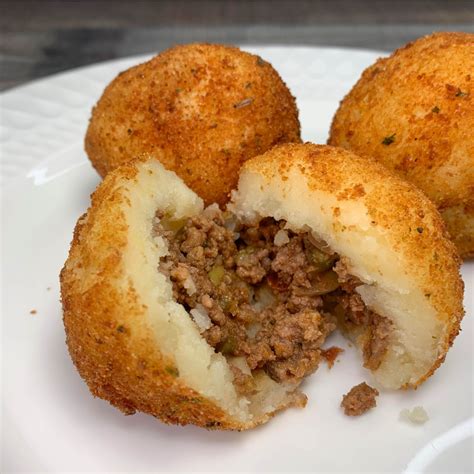 Kubos kukuliai (papas rellenas)