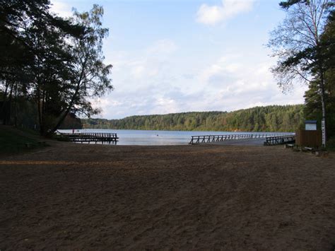 Žaliųjų ežerų paplūdimys su vaikų žaidimų aikštele