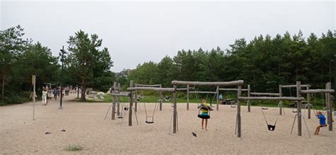 Melnragės parkas su vaikų žaidimų aikštelėmis