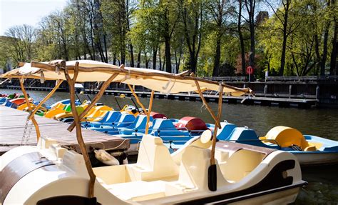 Kourno ežeras su vandens dviračiais