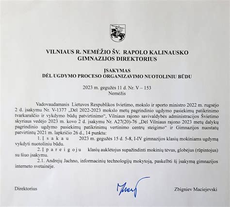 Mokytojai su planšetėmis dirba nuotoliniu būdu