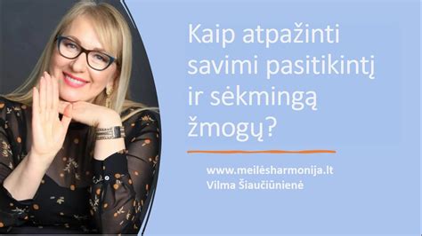 Nuotrauka, vaizduojanti pasitikintį savimi žmogų su gražiomis ausimis