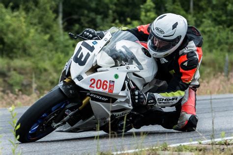 Motociklas lenktynių trasoje