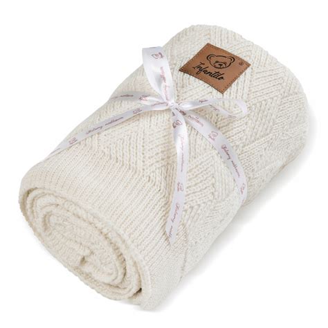 Kūdikio kepurė-šalmas iš merino vilnos