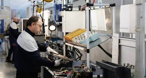 Darbuotojas dirbantis trumpiau