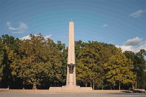 Paminklas Dariui ir Girėnui Krokšlio kaime