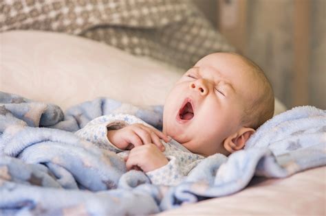 Kūdikio miego aplinka: tamsus, tylus, vėsus kambarys