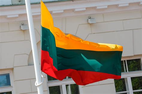 Lietuvos trispalvė kosmose
