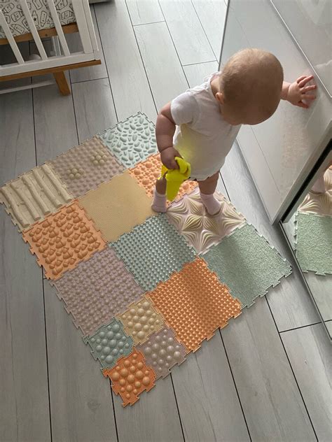 Įvairių rūšių kūdikių drabužėliai