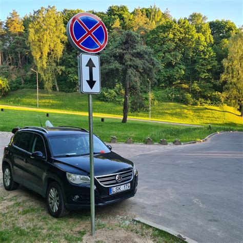 Schematinis kelio ženklų išdėstymas automobilių stovėjimo aikštelėje