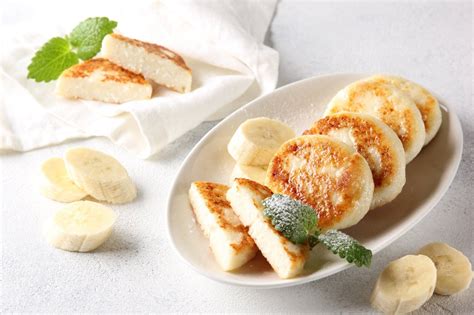 Purūs varškėčiai su bananais
