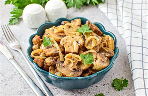 Kepti pievagrybiai su kiaušiniais