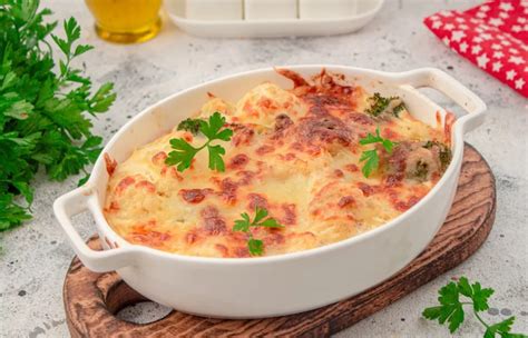 Brokolių apkepo su mėsa ir sūriu paruošimas
