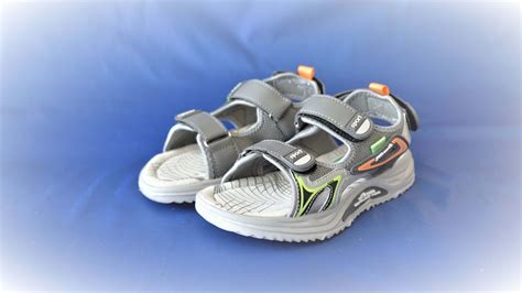 Įvairių spalvų ir dizainų uždaros basutės berniukams