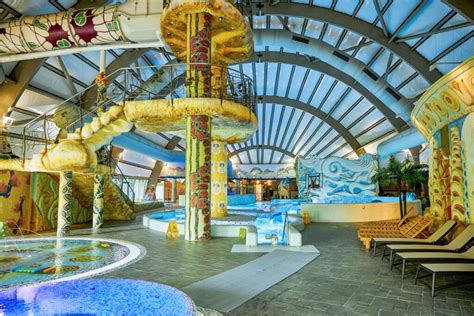 Vandens parko interjeras su atrakcionais