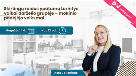 Vaikai, besimokantys plaukti grupėje su instruktoriumi