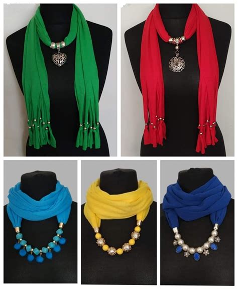 įvairių raštų ir spalvų muslininės kaklaskarės