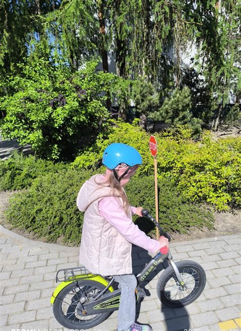 vaikai mokosi saugaus eismo taisyklių