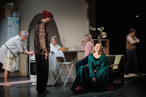 Scena iš spektaklio su aktore Asta Baukute