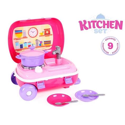 Vaiko žaidimas su virtuvėle