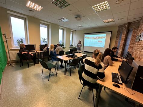 Darbuotojai ir lankytojai dirbtuvėse