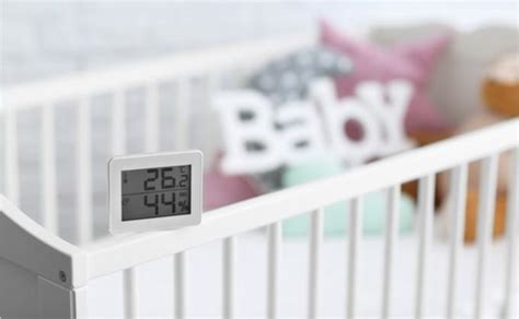 Termometras-drėgmėmatis kūdikio kambaryje