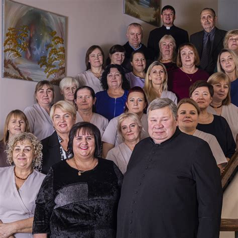 Senelių globos namų gyventojai ir personalas