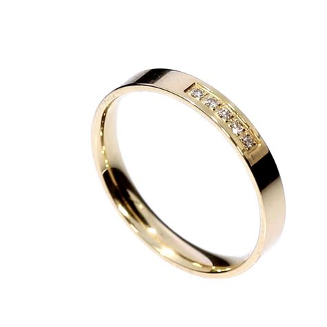 Vestuvinis žiedas ant siūlo