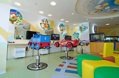 vaiku kirpykla su zaidimu kampeliu