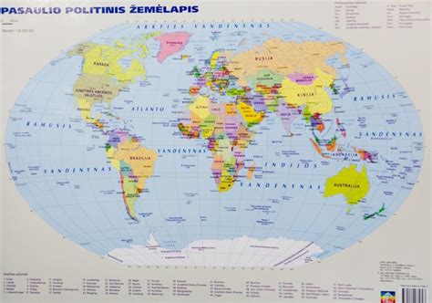 Pasaulio žemėlapis su tarptautinės prekybos srautais