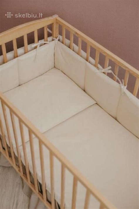 apsaugėlė vaikiškos lovytės su žaisliuku