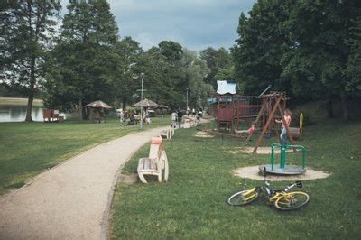 Paplūdimys su vaikų žaidimų aikštele