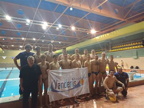 Vandensvydžio komanda baseine