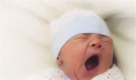 Naujagimis, tiriamas ultragarsu