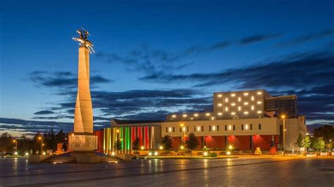 Rekonstruojama J. Basanavičiaus aikštė