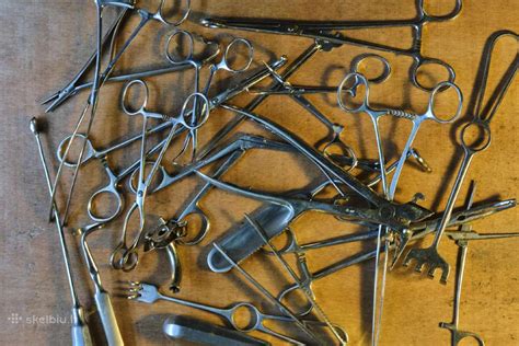 Medicininiai instrumentai ir įranga
