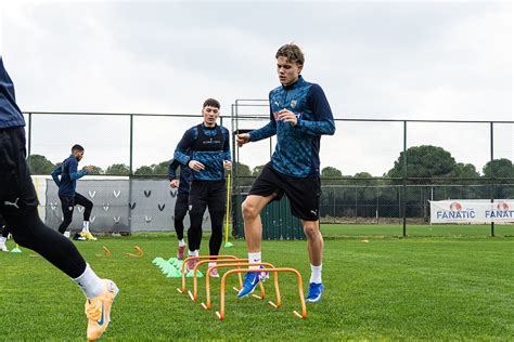 Futbolininkai Zatario stovykloje