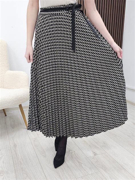 Nertas sijonas su zigzagų raštu