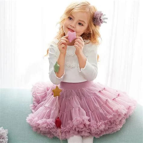 Pūkuotas nertas sijonas mergaitei