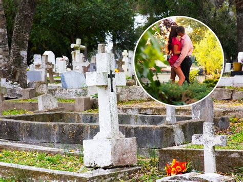 Pora, besimylinti šoninėje pozoje