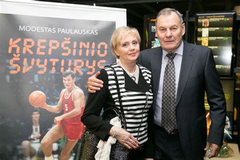 Nuotrauka iš Aleno Iversono priėmimo į Krepšinio šlovės muziejų