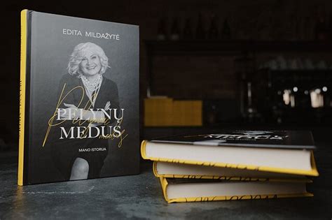 Borisas Nemcovas skaitydamas savo knygą