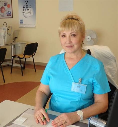 Vaizdinė priemonė, demonstruojanti ašarų latakų zondavimo procedūrą