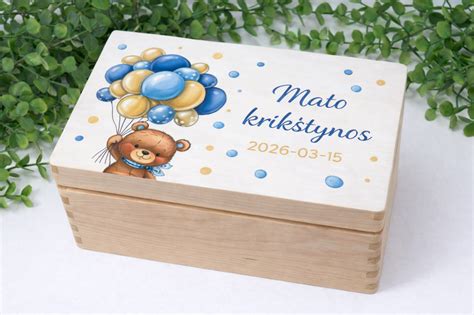 medinė dėžutė su kūdikio vardu