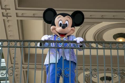 Įvairūs animacinių filmukų personažai, tarp jų ir Minnie Mouse