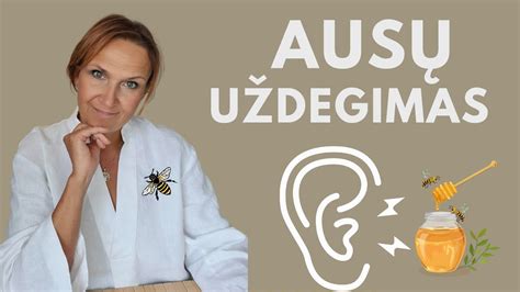 Kūdikis, besigriebiantis už ausies